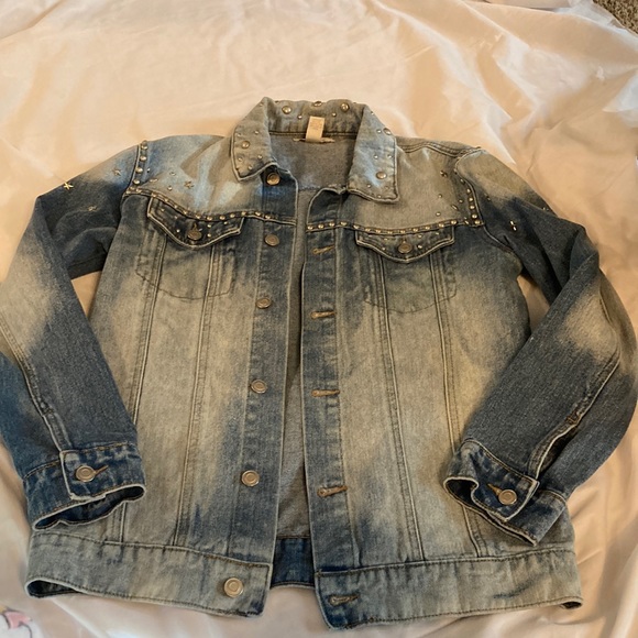 Forever 21 distressed blue jean jacket size S - Picture 1 of 13